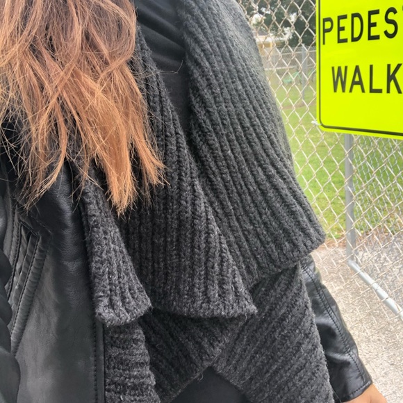 Abercrombie vegan leather jacket w sweater collar - Picture 4 of 4